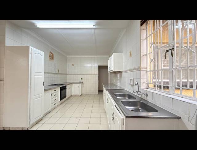 5 BEDROOM HOUSE FOR SALE IN RIDGEWAY